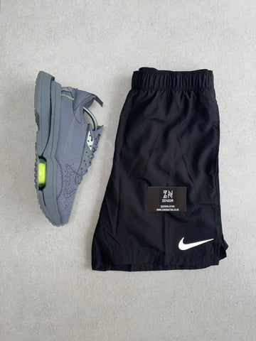 Nike Challenger Shorts 7 inch - Black