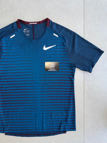 Nike Tech-Knit Future Fast T-Shirt - Blue Night Maroon