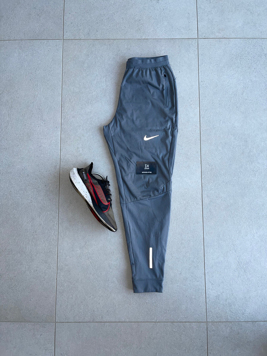 Grey_Close_-AQ4885-