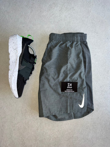 Nike Challenger 2.0 Shorts 7 inch - Iron Grey